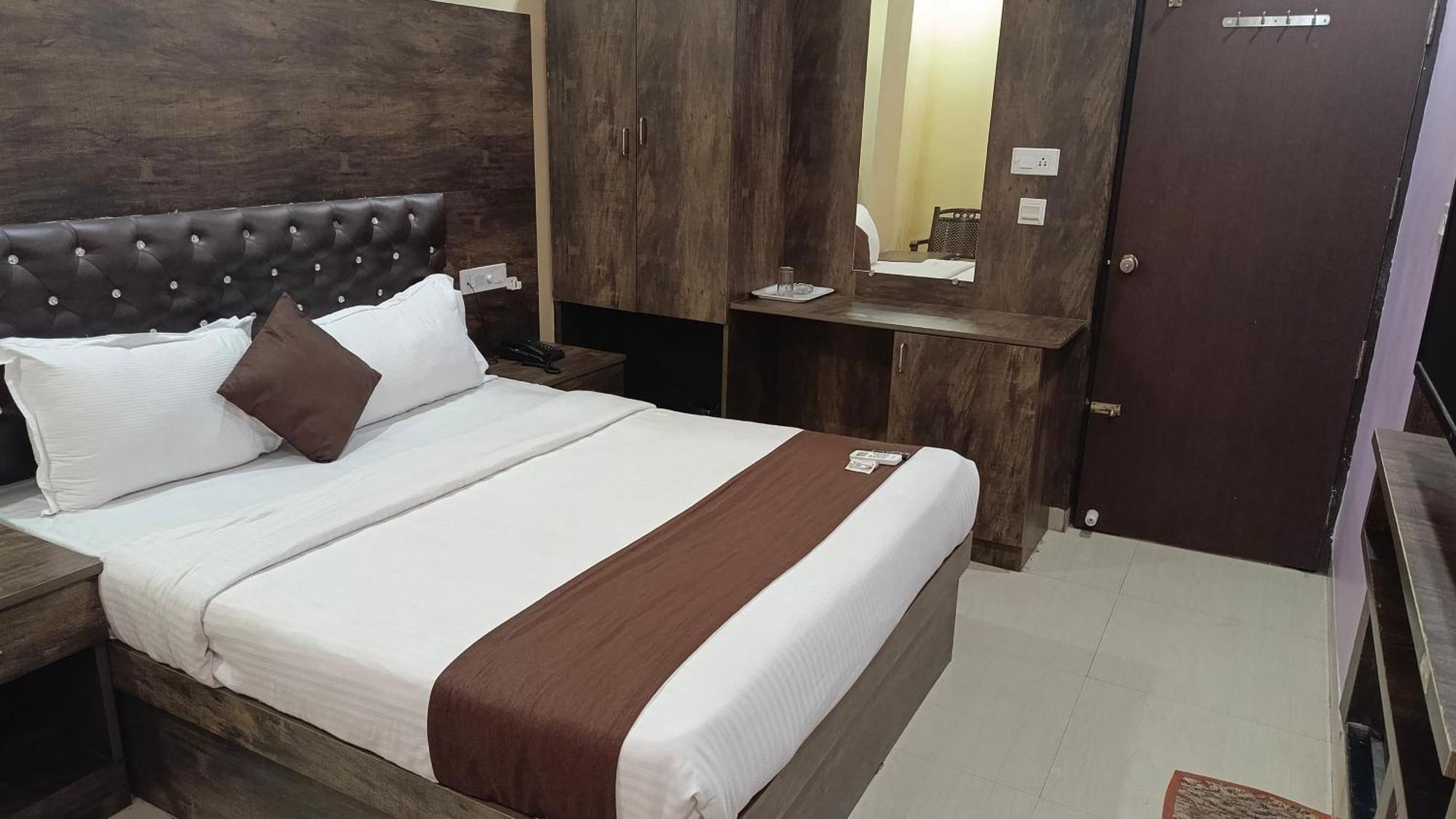 Pph Royal Gs Comforts Opp Mall Of Asia Bangalore Exterior photo