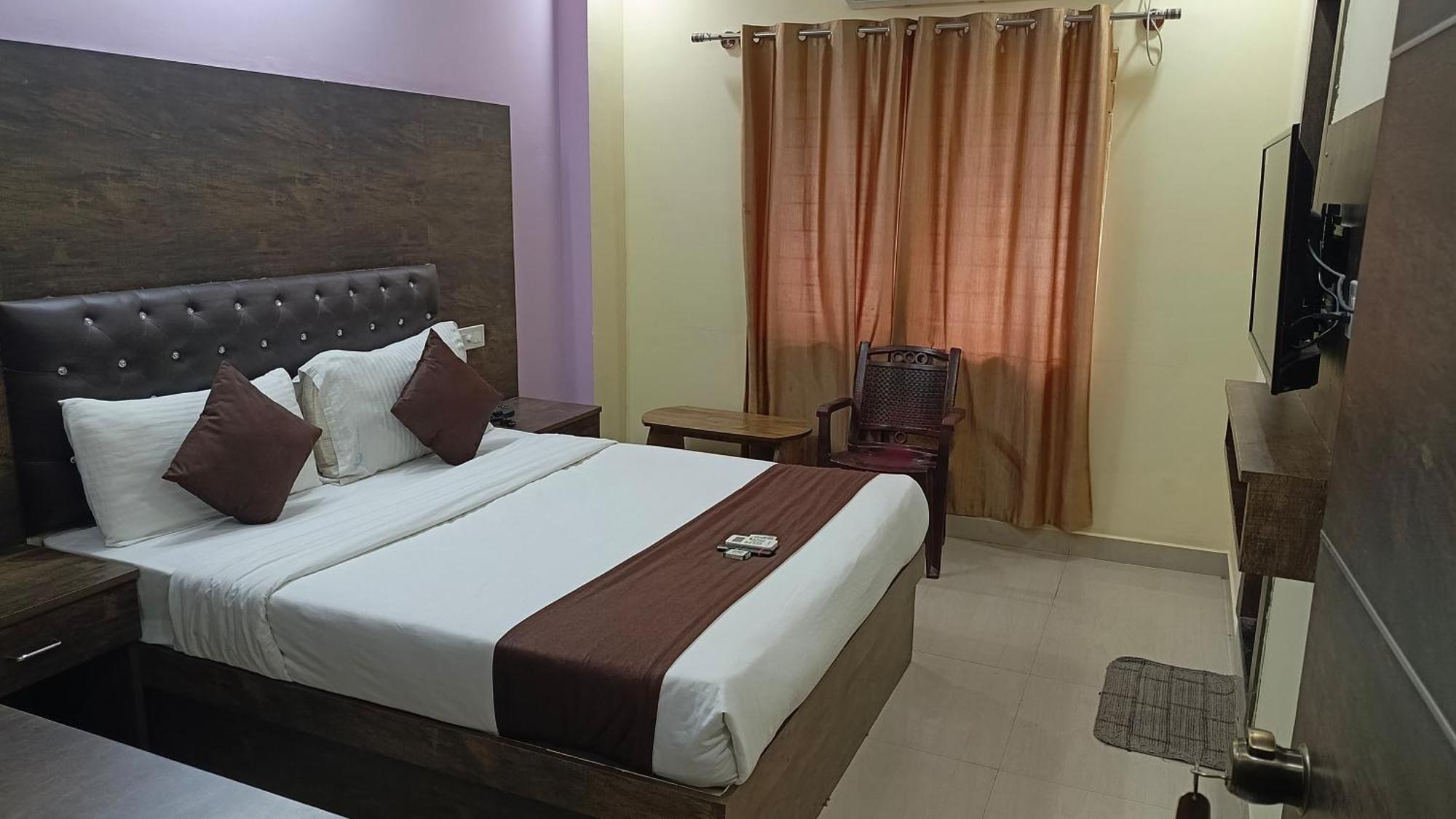Pph Royal Gs Comforts Opp Mall Of Asia Bangalore Exterior photo