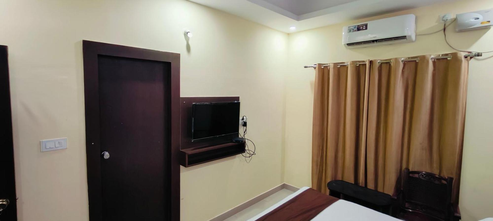 Pph Royal Gs Comforts Opp Mall Of Asia Bangalore Exterior photo