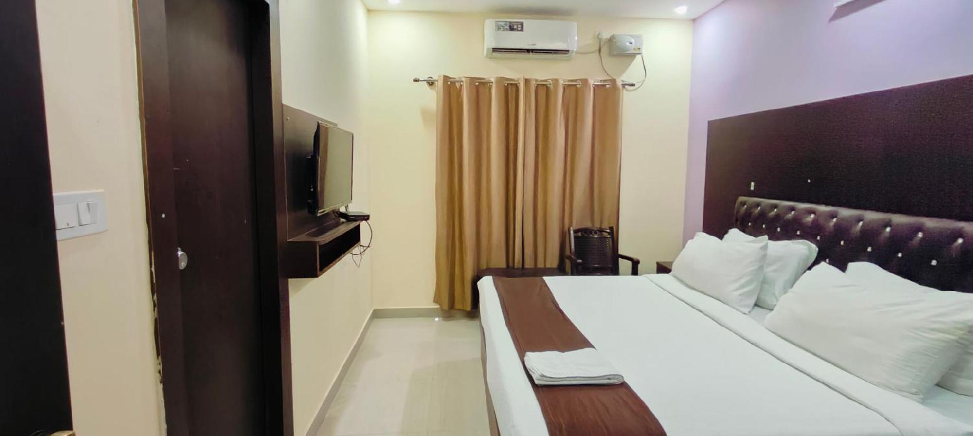 Pph Royal Gs Comforts Opp Mall Of Asia Bangalore Exterior photo
